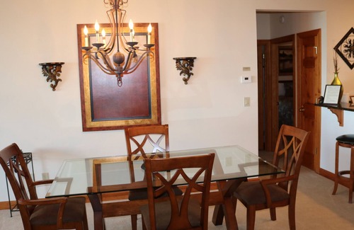 Sugar Mountain Condo | Elegant Condo w/ Updated Kitchen and Central A/C