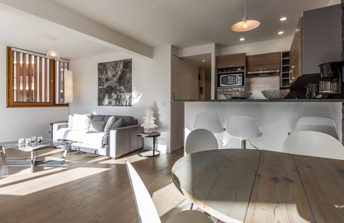 Le Cret Apartment | Elegant contemporary apartment with south-facing balcony and wifi