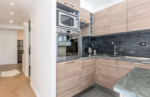 Le Cret Apartment | Elegant contemporary apartment with south-facing balcony and wifi