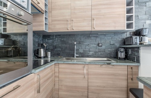 Le Cret Apartment | Elegant contemporary apartment with south-facing balcony and wifi