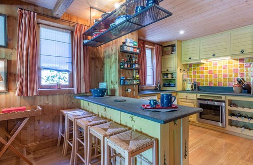 Val-d'Isere Apartment | Elegant, Cozy Apartment with Fireplace, WiFi, and Garage at the Foot of the Slopes