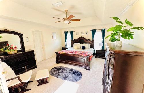 Gunter Afs House | Elegant cozy Master Suite, MGM!