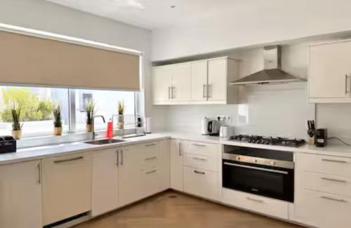 Bur Dubai Apartment | Elegant Escape-downtown near Dubai mall