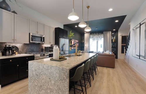 Talbot's Corner House | Elegant Escape Hot Tub 9 Beds Mins to Broadway