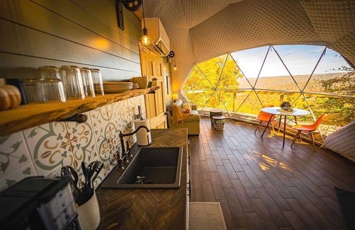 McMinnville House | Elegant Family-Friendly Dome with Outdoor Shower, Jacuzzi and Views in Tennessee