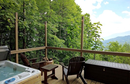 McMinnville House | Elegant Family-Friendly Dome with Outdoor Shower, Jacuzzi and Views in Tennessee