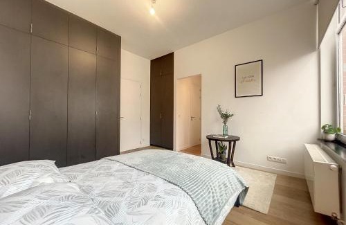 Etterbeek Apartment | Elegant Flat Cinquantenaire