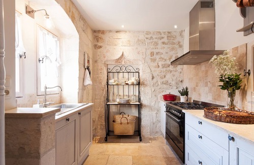 St.-Remy-de-Provence Apartment | Elegant Luxurious "Alchemy" in Centre Ville with Amazing Roof Terrace Views