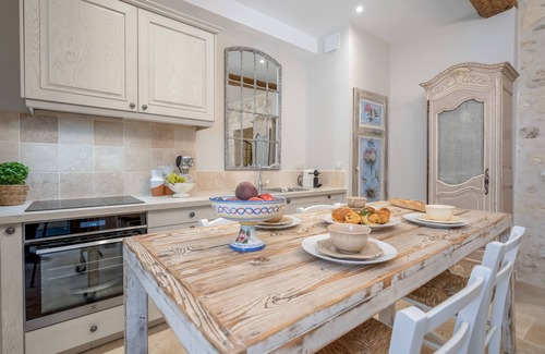 St.-Remy-de-Provence Apartment | Elegant Luxurious "Alchemy" in Centre Ville with Amazing Roof Terrace Views