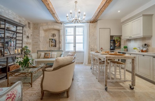 St.-Remy-de-Provence Apartment | Elegant Luxurious "Alchemy" in Centre Ville with Amazing Roof Terrace Views