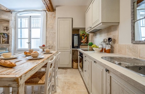 St.-Remy-de-Provence Apartment | Elegant Ground Floor Apartment in Historic Centre