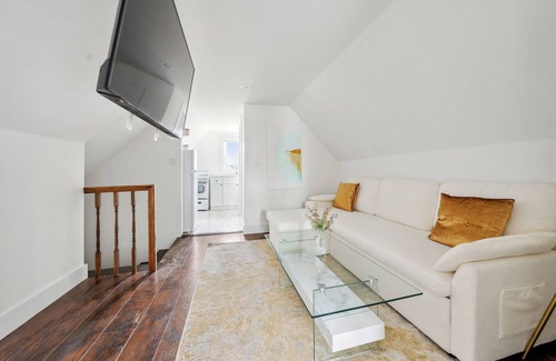 White Plains Apartment | Elegant Hideaway Free Parking