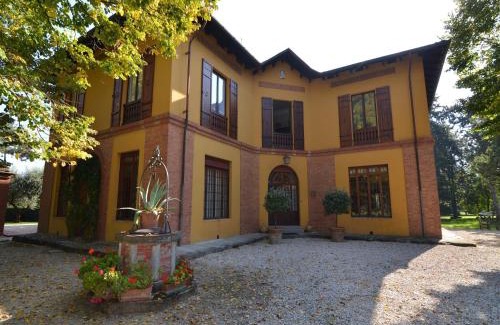 Faenza House | Elegant Holiday Home in Faenza with Garden and Pool