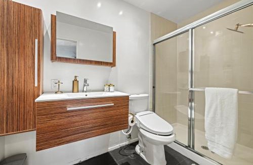Hollywood Apartment | Elegant Hollywood Retreat - Spacious 2BR 2BA Condo with Resort-Style Amenities