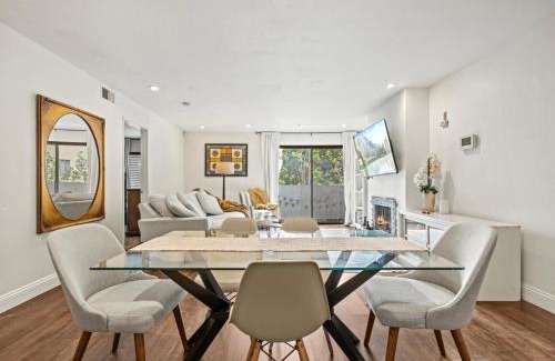 Hollywood Apartment | Elegant Hollywood Retreat - Spacious 2BR 2BA Condo with Resort-Style Amenities