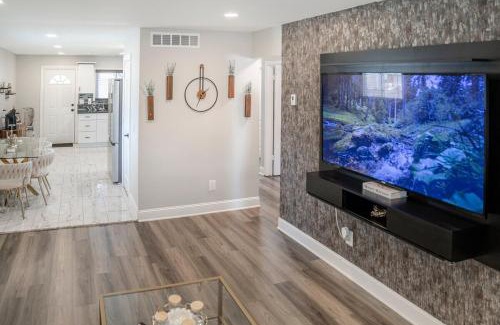 Wayne County House | Elegant Home Mins from DTW