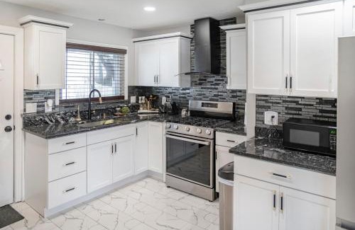 Wayne County House | Elegant Home Mins from DTW