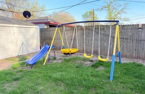 Wayne County House | Elegant Home Mins from DTW