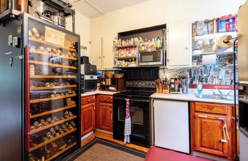 St. Louis House | Elegant house pool, sports, pizza & boat bar, business center, mini theater.