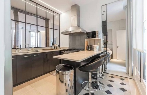 Saint-Gervais Apartment | Elegant Île Saint-Louis Apartment Near Notre Dame and the Seine