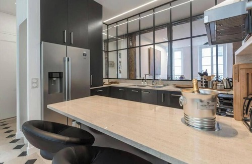 Saint-Gervais Apartment | Elegant Île Saint-Louis Apartment Near Notre Dame and the Seine