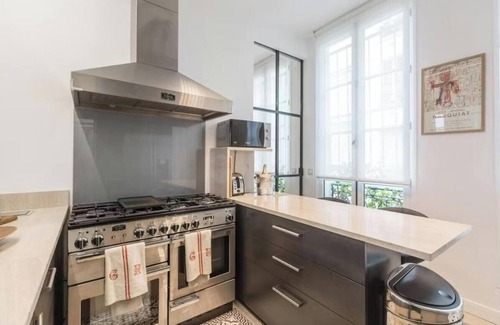 Saint-Gervais Apartment | Elegant Île Saint-Louis Apartment Near Notre Dame and the Seine