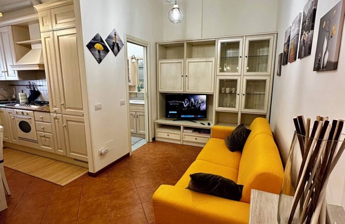 Zona Farini Apartment | Elegant, Isola area, Top!