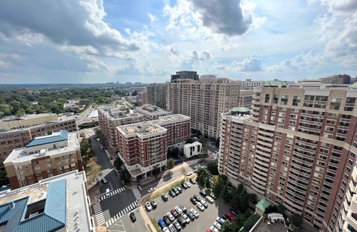 Ballston Apartment | Elegant King Suite Metro DC