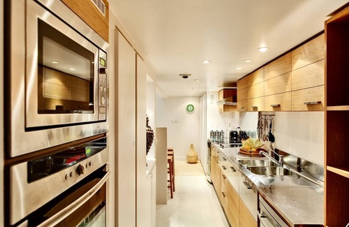 Saint-Gervais Apartment | Elegant Loft inHistoric Parisian Mansion with Courtyard Charm and Artistic Flair