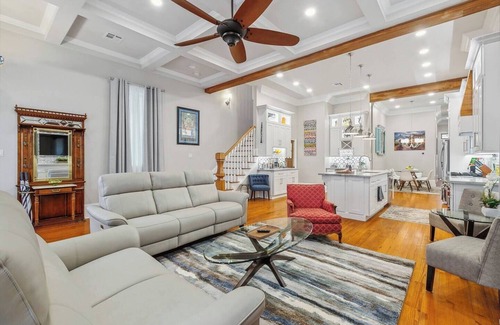 Mid-City House | Elegant Mid City Luxurious Home On Streetcar Line Free Parking