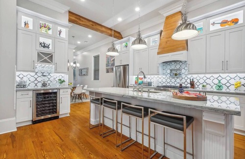 Mid-City House | Elegant Mid City Luxurious Home On Streetcar Line Free Parking