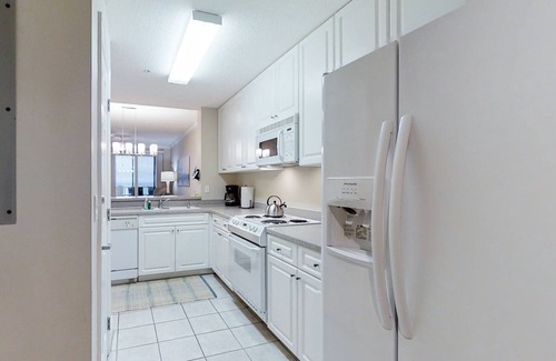 Amelia City Condo | Elegant, oceanfront condo with balcony, washer/dryer & on-site pool
