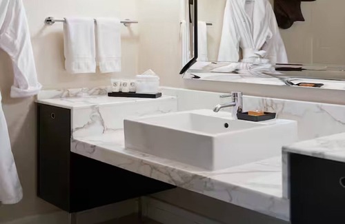 Glencoe Hotel | Elegant Pet Stay by Bush Library & NorthPark Mall