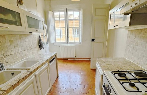 Mazarin Quarter Apartment | Elegant Rare Historic Apt Aix Center w Air conditioning Elevator and Parking