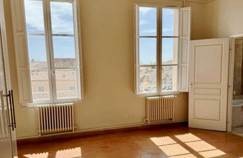 Mazarin Quarter Apartment | Elegant Rare Historic Apt Aix Center w Air conditioning Elevator and Parking