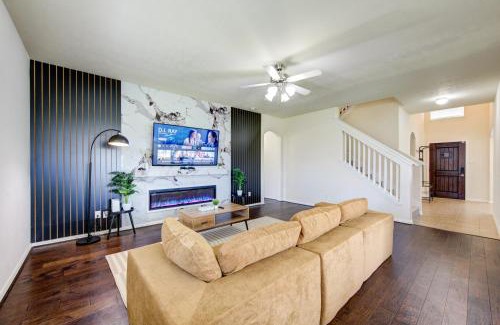 Barker House | Elegant Retreat at Katy Houston, 2330 sf, 4 Bedroom 2 and Half Baths, Game Room, King Bed, BBQ, Located near Katy Asian Town, Typhoon Waterpark