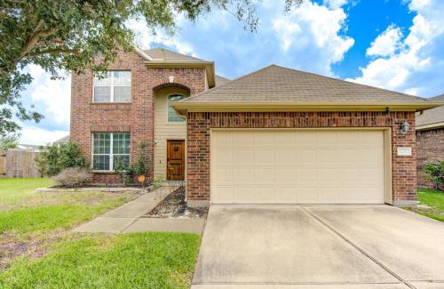 Barker House | Elegant Retreat at Katy Houston, 2330 sf, 4 Bedroom 2 and Half Baths, Game Room, King Bed, BBQ, Located near Katy Asian Town, Typhoon Waterpark