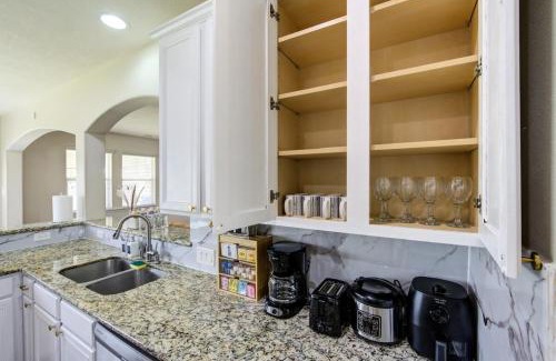 Barker House | Elegant Retreat at Katy Houston, 2330 sf, 4 Bedroom 2 and Half Baths, Game Room, King Bed, BBQ, Located near Katy Asian Town, Typhoon Waterpark