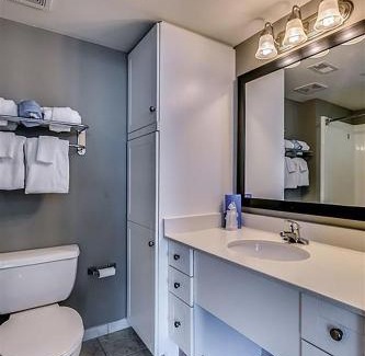 Downtown Myrtle Beach Apartment | Elegant retreat w beach access & hot tub
