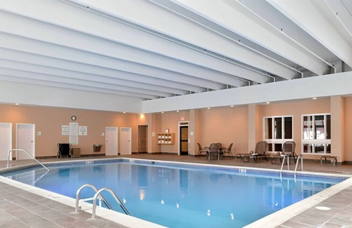 New London House | Elegant Rm for Group Travel! W/ Restaurant & Bar