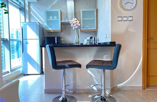 Jumeirah Lake Towers Apartment | Elegant Studio in #Dubai Marina Near Beach & Metro