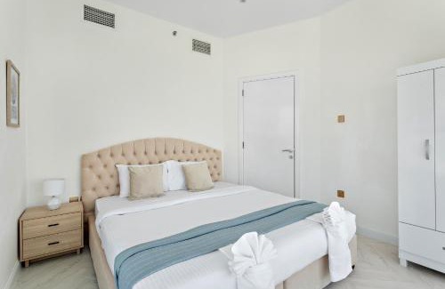 Jumeirah Lake Towers Apartment | Elegant Studio with a View