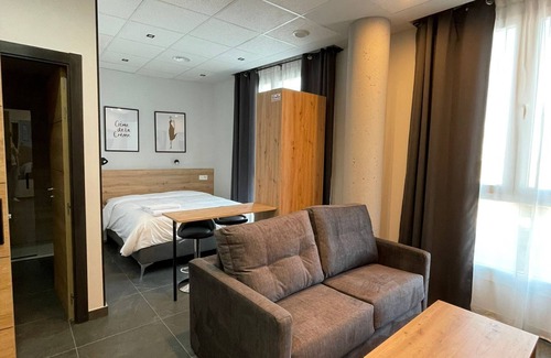 Parla Apartment | Elegant Studio with Digital Keyless Access 4.3