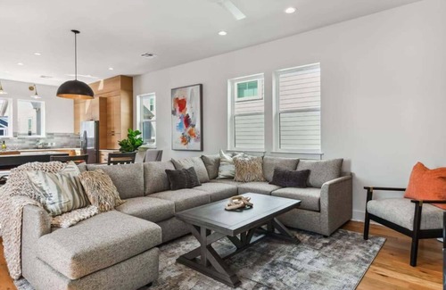Whitney House | Elegant Stylish Home | Hot Tub & Pergola