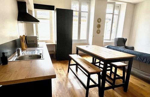 Chartrons Apartment | Elegant T3 in Chartrons