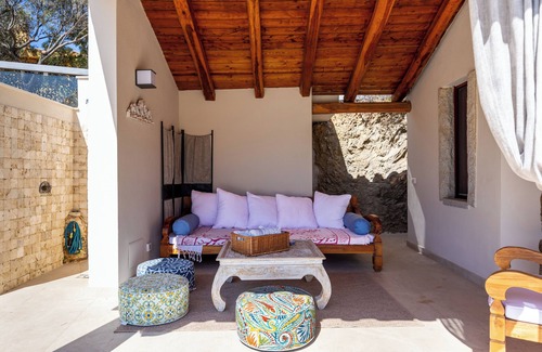 Chia House | Elegant villa with fabulous rooftop terrace and private pool