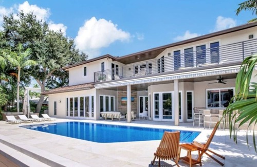 Las Olas Isles House | Elegant Waterfront Estate 6BR/6.5BA