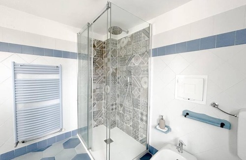 Savona Apartment | [Elegante mansarda] 300mt dal mare - Centro - WiFi