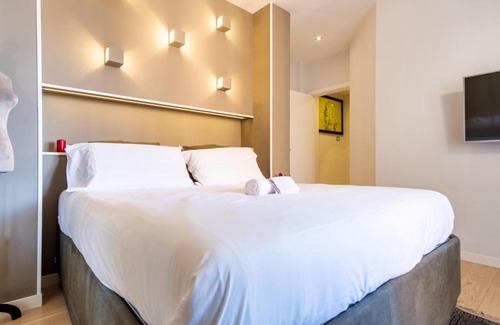 Repubblica Apartment | Elegantis Penthouse in the Heart of Rome With Private Terrace and View