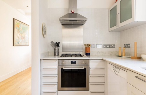 Hammersmith and Fulham Apartment | Elephant & Oxpecker – 2 Bedrooms in Fulham